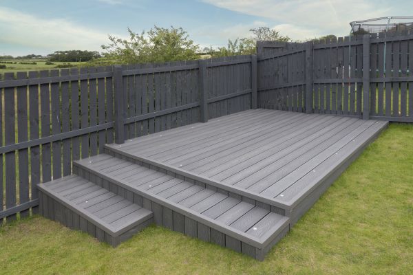 Cost of Vinyl Deck Construction in Elk Grove